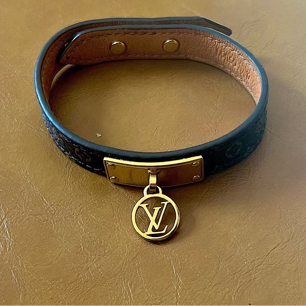 Authentic Louis Vuitton Logomania Bracelet LV Circle M4150 17.